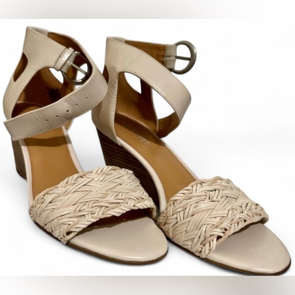 Nine West Beige wedge platform Sandels. - Picture 2 of 3